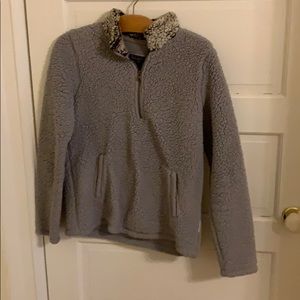 Fluffy Sweatshirt w/ Contrast collar